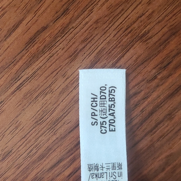 Victoria Secret Sports Bra - Picture 4 of 4